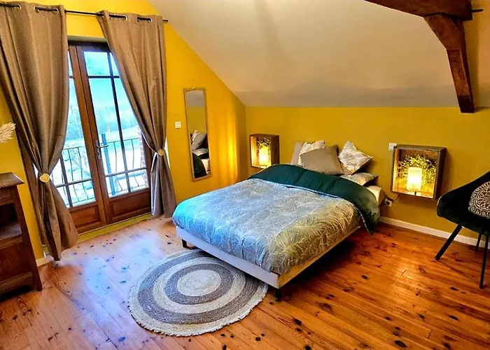 홈스테이 Chez Sam Et Brice Saint-Georges-Buttavent